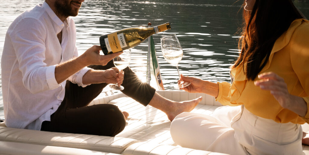 Lugana Centofilari Cesari two people toasting on a boat
