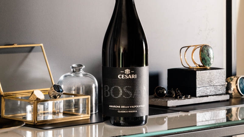 regalare amarone_bottle of cesari bosan amarone della valopolicella riserva red wine surrounded by jewels